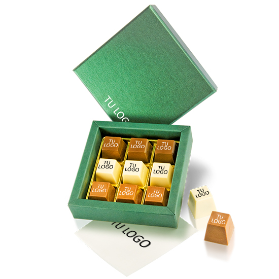 Caja con 9 bombones pirámides personalizados